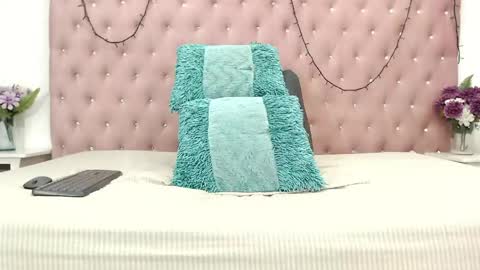 Snapshot of avrilbennettx chatting on 05.19.26 Avril... online show from 05.19.26