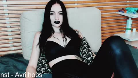 Avril online show from 01.29.25