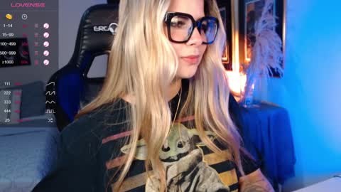 Snapshot of avrill_morgan chatting on 12.09.24 Avrill Morgan online show from 12.09.24