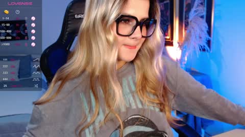 Snapshot of avrill_morgan chatting on 12.19.24 Avrill Morgan online show from 12.19.24