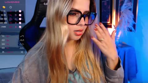 Snapshot of avrill_morgan chatting on 12.19.24 Avrill Morgan online show from 12.19.24