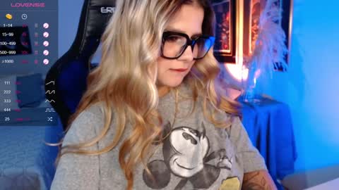 Snapshot of avrill_morgan chatting on 12.21.24 Avrill Morgan online show from 12.21.24