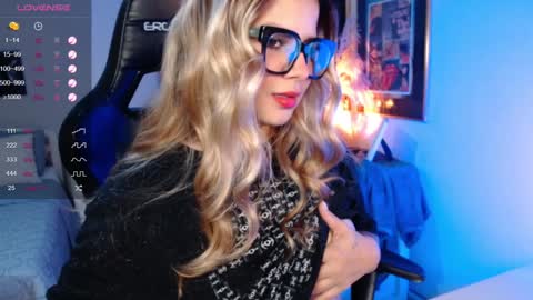 Snapshot of avrill_morgan chatting on 01.09.25 Avrill Morgan online show from 01.09.25