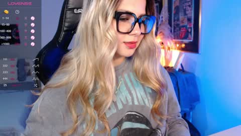 Snapshot of avrill_morgan chatting on 01.19.25 Avrill Morgan online show from 01.19.25