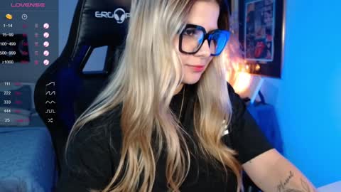 Snapshot of avrill_morgan chatting on 01.27.25 Avrill Morgan online show from 01.27.25