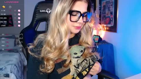 Snapshot of avrill_morgan chatting on 02.16.25 Avrill Morgan online show from 02.16.25