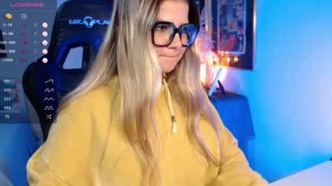 Snapshot of avrill_morgan chatting on 03.05.25 Avrill Morgan online show from 03.05.25