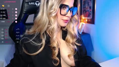 Snapshot of avrill_morgan chatting on 03.07.25 Avrill Morgan online show from 03.07.25