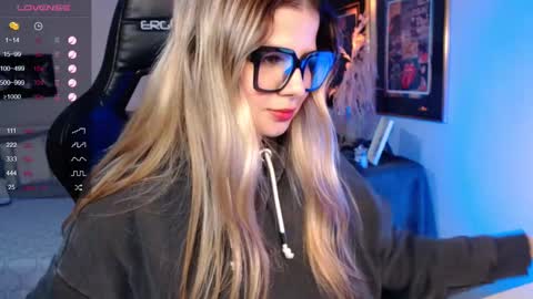 Snapshot of avrill_morgan chatting on 03.09.25 Avrill Morgan online show from 03.09.25