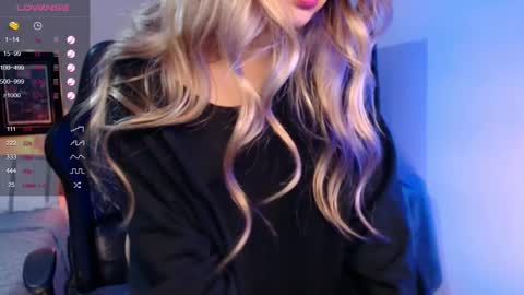 Snapshot of avrill_morgan chatting on 09.09.25 Avrill Morgan online show from 09.09.25