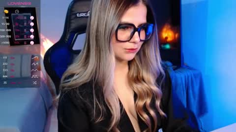 Snapshot of avrill_morgan chatting on 09.19.25 Avrill Morgan online show from 09.19.25