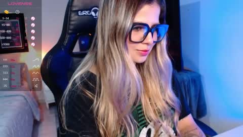 Snapshot of avrill_morgan chatting on 10.05.25 Avrill Morgan online show from 10.05.25