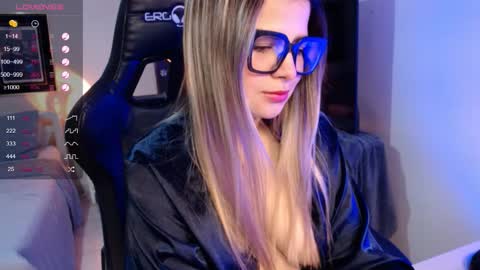 Snapshot of avrill_morgan chatting on 10.13.25 Avrill Morgan online show from 10.13.25