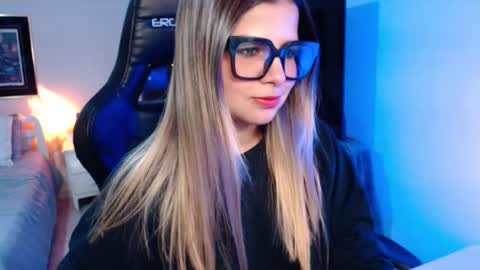 Snapshot of avrill_morgan chatting on 10.21.25 Avrill Morgan online show from 10.21.25