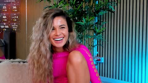 Snapshot of avrillcyrux chatting on 01.31.25 AVRILL CYRUX online show from 01.31.25