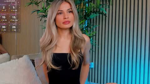 Snapshot of avrillcyrux chatting on 02.04.25 AVRILL CYRUX online show from 02.04.25