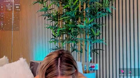 Snapshot of avrillcyrux chatting on 02.28.25 AVRILL CYRUX online show from 02.28.25