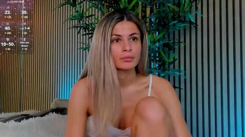 Snapshot of avrillcyrux chatting on 03.01.25 AVRILL CYRUX online show from 03.01.25