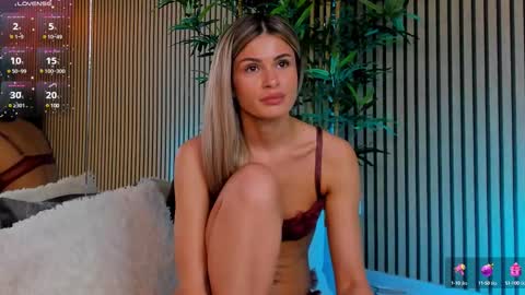 Snapshot of avrillcyrux chatting on 03.10.25 AVRILL CYRUX online show from 03.10.25