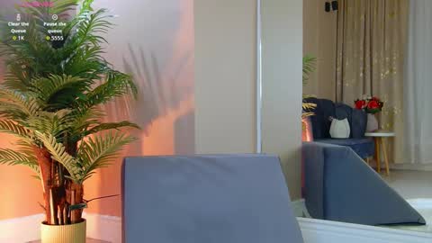 Snapshot of avrillcyrux chatting on 09.09.25 AVRILL CYRUX online show from 09.09.25