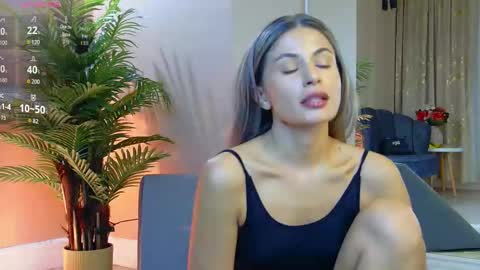 Snapshot of avrillcyrux chatting on 09.16.25 AVRILL CYRUX online show from 09.16.25