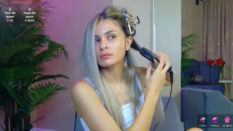 Snapshot of avrillcyrux chatting on 11.11.25 AVRILL CYRUX online show from 11.11.25