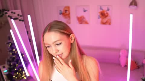 Snapshot of avroramy chatting on 01.23.25 Avrora online show from 01.23.25