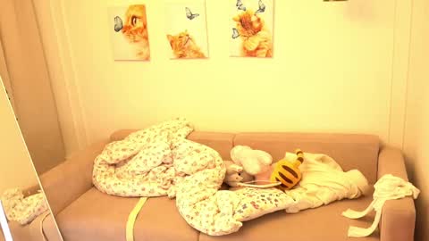 Snapshot of avroramy chatting on 02.12.25 Avrora online show from 02.12.25