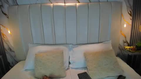 Avy  online show from 10.14.25