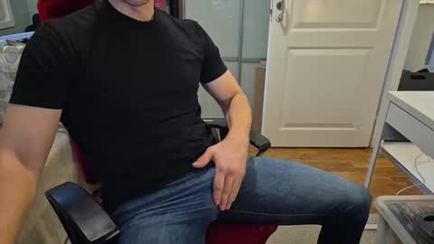 Snapshot of awesome_a chatting on 10.08.25 A online show from 10.08.25