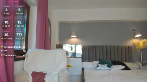 Snapshot of awesome_jolie chatting on 10.05.25 Jolie online show from 10.05.25