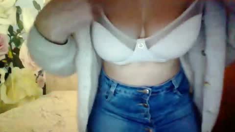 Snapshot of awesomeladyy chatting on 02.02.25 awesomeladyy online show from 02.02.25