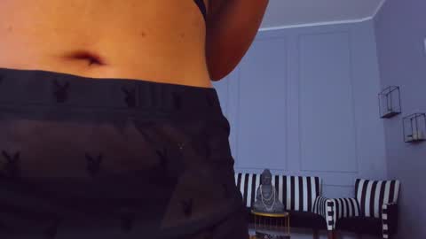 Snapshot of awww_ella chatting on 02.15.25 Ella online show from 02.15.25