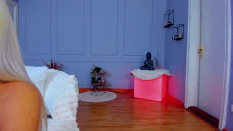 Ella online show from 04.19.26