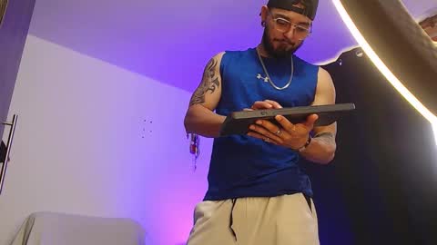 Independiente Model online show from 01.11.26