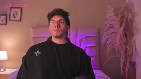 Yooung King  online show from 02.28.26