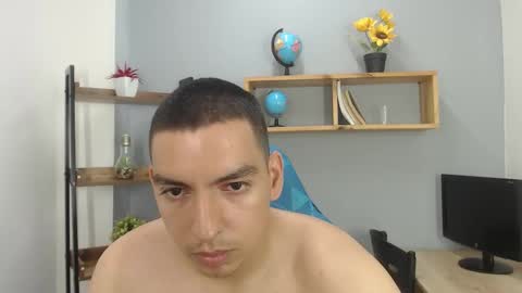 Snapshot of axel_stones_ chatting on 10.22.25 axel_stones_ online show from 10.22.25