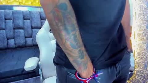 Snapshot of axell_cross2 chatting on 02.01.25 Axell Cross2 online show from 02.01.25