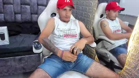 Snapshot of axell_cross2 chatting on 02.04.25 Axell Cross2 online show from 02.04.25