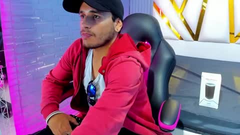 Snapshot of axell_cross2 chatting on 02.11.25 Axell Cross2 online show from 02.11.25