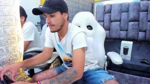 Snapshot of axell_cross2 chatting on 02.12.25 Axell Cross2 online show from 02.12.25