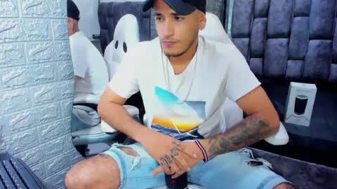 Snapshot of axell_cross2 chatting on 02.22.25 Axell Cross2 online show from 02.22.25