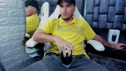 Snapshot of axell_cross2 chatting on 02.25.25 Axell Cross2 online show from 02.25.25