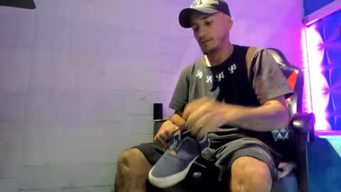 Snapshot of axell_cross2 chatting on 10.21.25 Axell Cross2 online show from 10.21.25