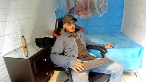 Snapshot of axell_cross2 chatting on 10.26.25 Axell Cross2 online show from 10.26.25