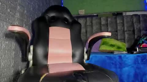 Snapshot of axell_cross2 chatting on 02.13.26 Axell Cross2 online show from 02.13.26