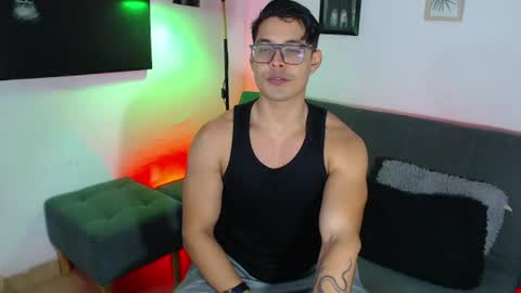 Snapshot of axell_dior chatting on 06.19.26 axell online show from 06.19.26