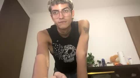 Axel  online show from 01.06.25