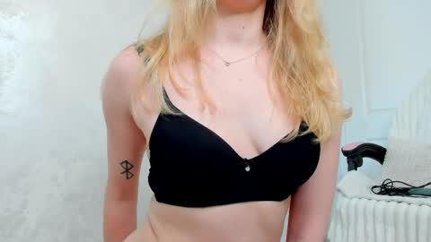 Snapshot of ayaye_ chatting on 05.16.26 SundyRose online show from 05.16.26