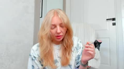 Snapshot of ayaye_ chatting on 05.19.26 SundyRose online show from 05.19.26